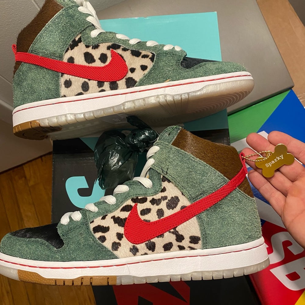 Nike SB Dunk High “Dog Walker”